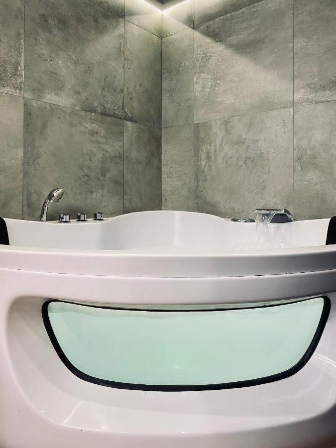 קרקוב Apartment Premium Jacuzzi For Couples, Old Town מראה חיצוני תמונה