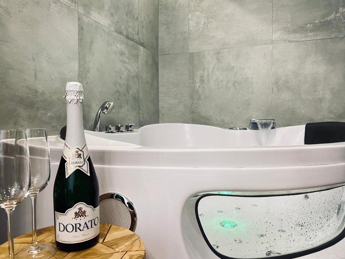 קרקוב Apartment Premium Jacuzzi For Couples, Old Town מראה חיצוני תמונה