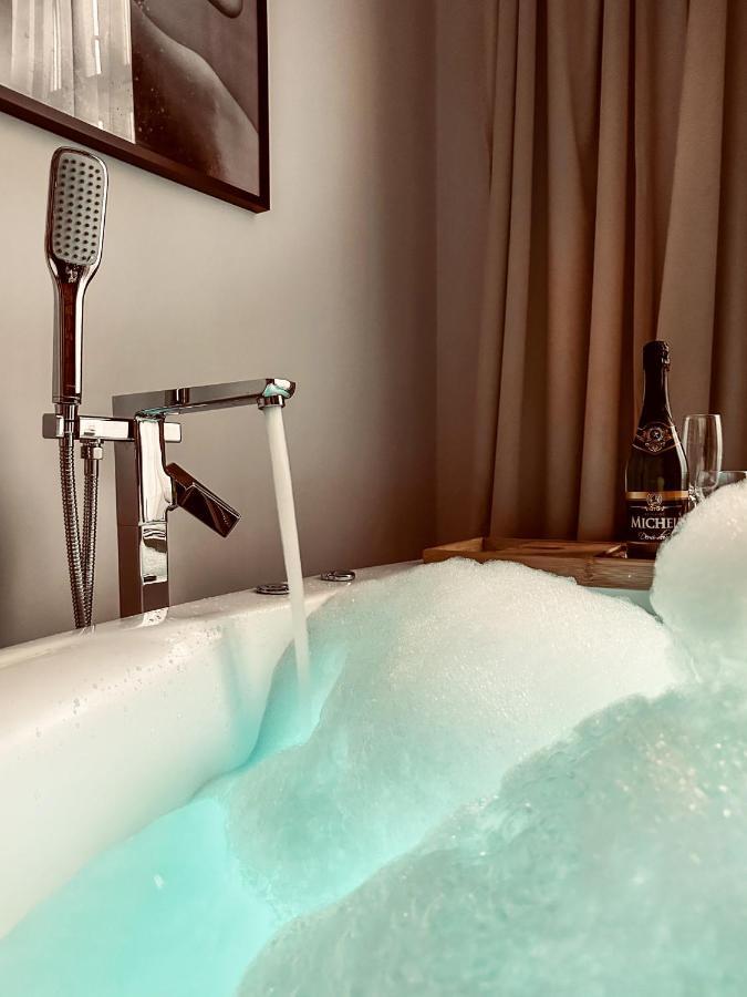 קרקוב Apartment Premium Jacuzzi For Couples, Old Town מראה חיצוני תמונה