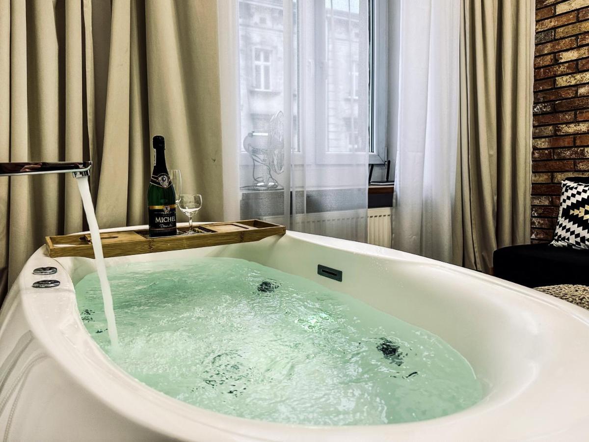 קרקוב Apartment Premium Jacuzzi For Couples, Old Town מראה חיצוני תמונה